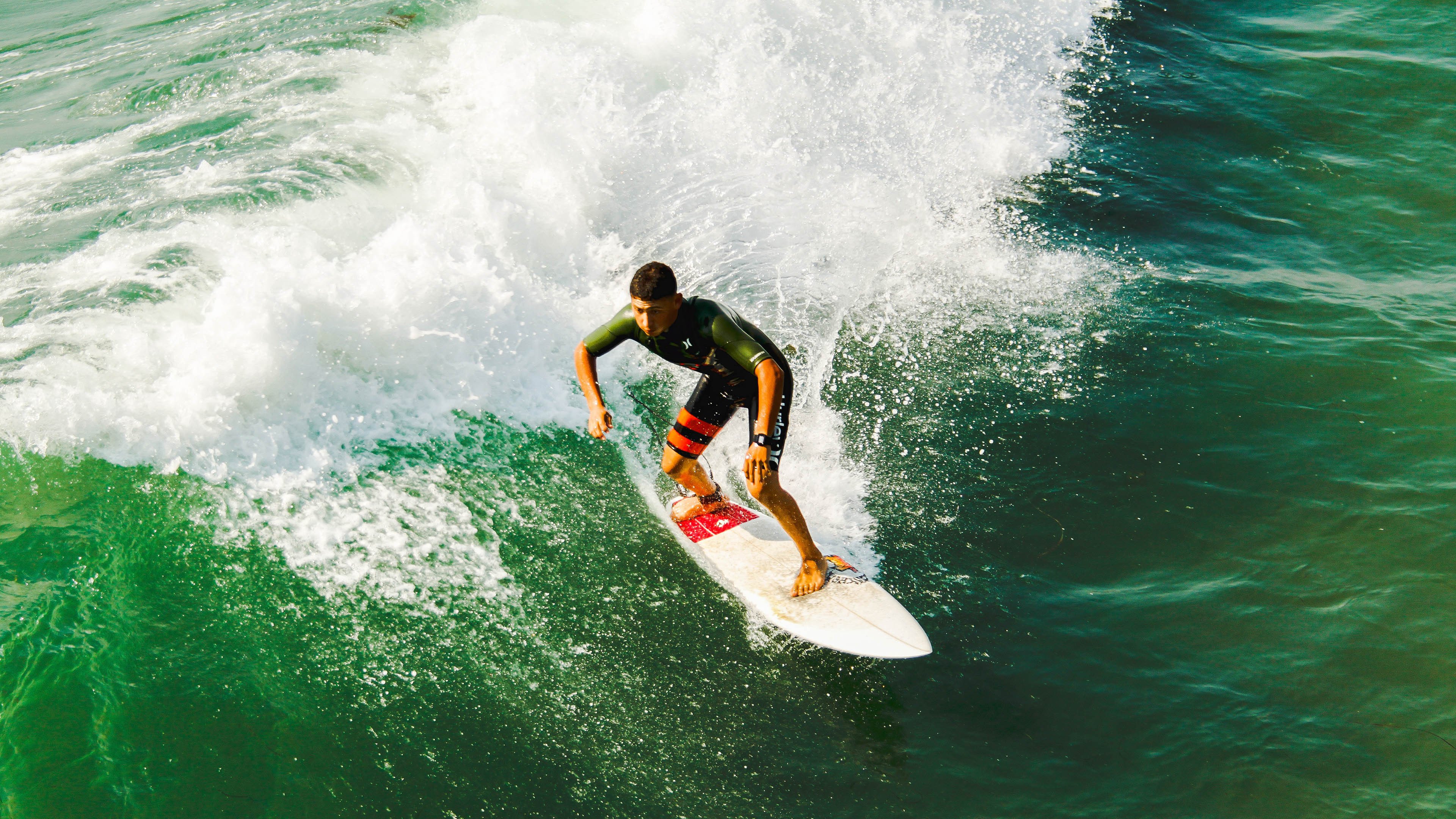 女子足球比赛中，中国队大胜对手，晋级半决赛，女足半决赛视频
